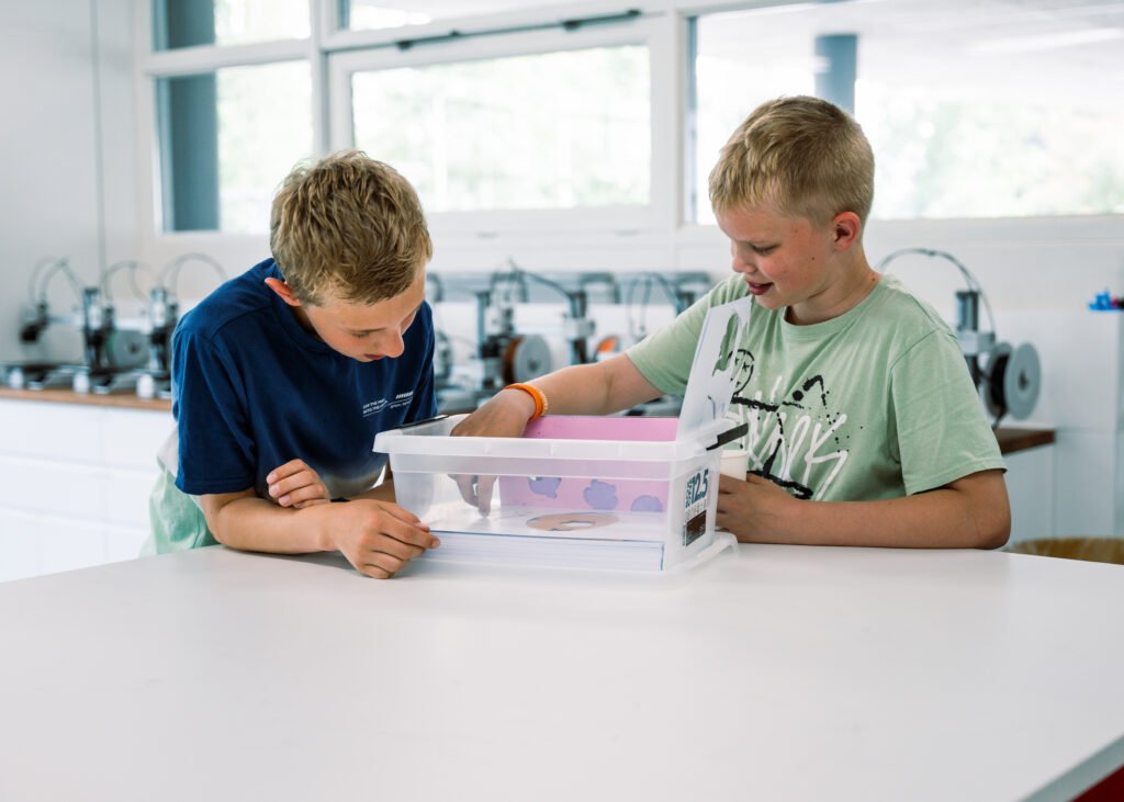 Samen werken aan techniek in FabLab Coevorden